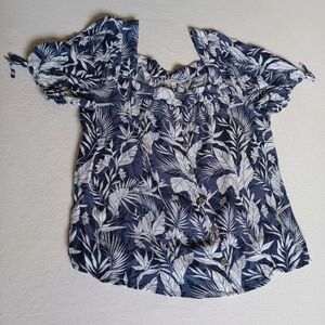 Angels Forever Young Sz 1X Navy and White Leaf Print Blouse Button Accents